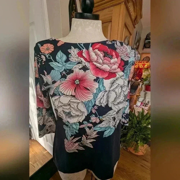 Charter Club Women's Floral Top Size L - Picture 12 of 16